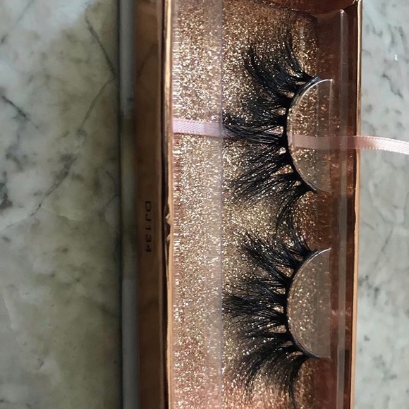 IndiaLashIndustry Other - LASH TYPE ‘NYLA” I.L.I 25MM MINK LASHES